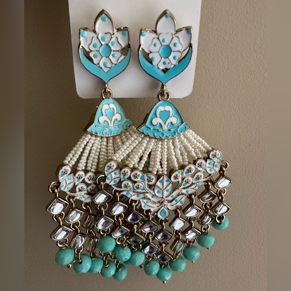 Elegant Turquoise and Gold Dangle Earrings - Picture 1 of 2